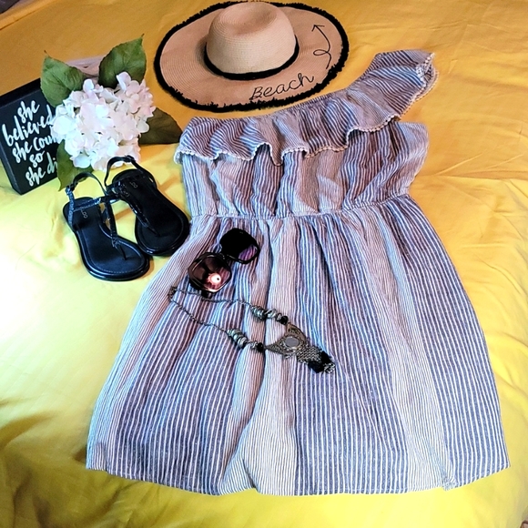 American Eagle Outfitters Dresses & Skirts - One Shoulder Dress by American Eagles.